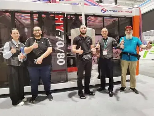 ماكينة تشكيل حراري ثلاثية المحطات لإنتاج بلاستيك ال PET في مصر