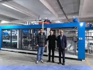 خط إنتاج للتشكيل بالفاكيوم، مكوّن من ثلاث محطات في ايران