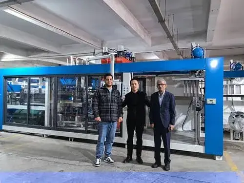 خط إنتاج للتشكيل بالفاكيوم، مكوّن من ثلاث محطات في ايران