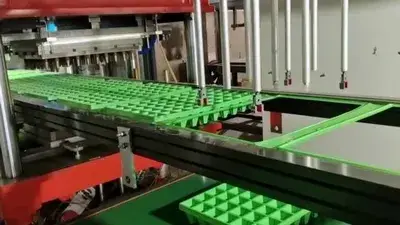 ماكينة تصنيع صواني البذور البلاستيكية بالفاكيوم ذات ثلاث محطات(ATM-72/85)