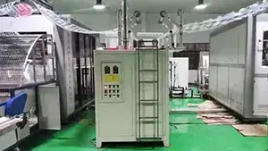 ماكينة تكسير الألواح البلاستيكية أثناء تشغيل خط الإنتاج(ATC-800)