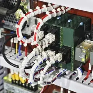 وحدة تحكم PLC